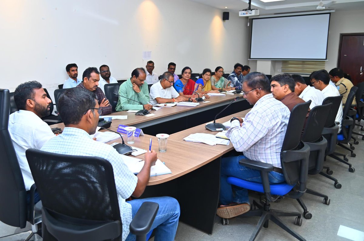 *ప్రశాంతంగా స్థానిక సంస్థల ఎన్నికల నిర్వహణకు పటిష్ట కార్యాచరణ....  జిల్లా కలెక్టర్ బి. సత్యప్రసాద్*

*•స్థానిక సంస్థల ఎన్నికల నిర్వహణపై సంబంధిత అధికారులతో సమీక్ష నిర్వహించిన జిల్లా కలెక్టర్.*

జగిత్యాల జిల్లాలో ప్రశాంతంగా స్థానిక సంస్థల ఎన్నికల నిర్వహణకు పటిష్ట కార్యాచరణ అమలు