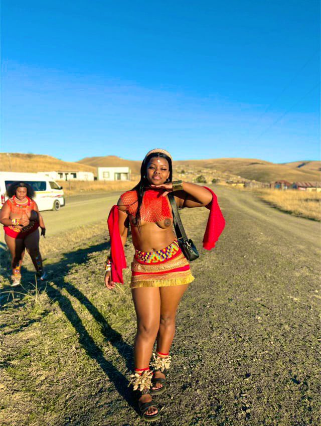 GorgeousDimesZa's tweet photo. #zuluqueen #zulumaiden #african #zulu #zulumaidens #busty #ZuluCulture #beauty #africanbeauty #memulo #culture #zuluprincess #umemulo #Queen #Heritage #zuluheritage https://t.co/R5fdrdw8BI