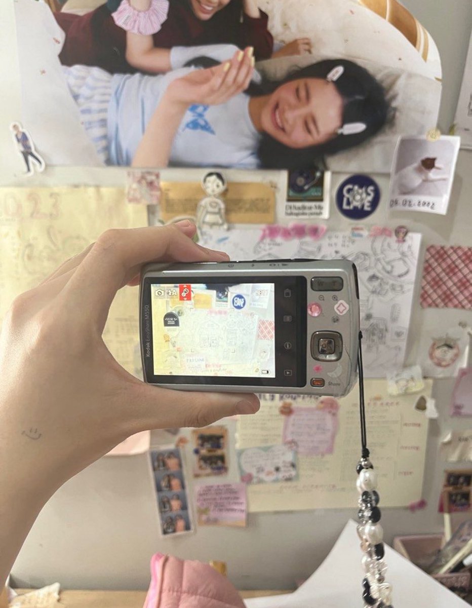 hrtscret's tweet photo. #wtsdigicam kodak m550 ( SIAP PAKAI )

665k nett, kamera siap pakai. Minus ada di foto ketiga, selebihnya aman. Kalau mau vid detail bisa dm. Co via oren 🍊

jual murah, udah jarang dipakai. Include camera, battery, and charger 

#zonauang #zonajajan #jualdigicam #digicammurah https://t.co/AyGBMFqPnK