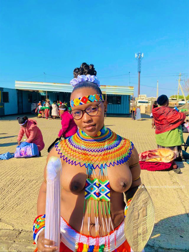 GorgeousDimesZa's tweet photo. #zuluqueen #zulumaiden #african #zulu #zulumaidens #busty #ZuluCulture #beauty #africanbeauty #memulo #culture #zuluprincess #umemulo #Queen #heritageday2025 https://t.co/nmPGY34TCu