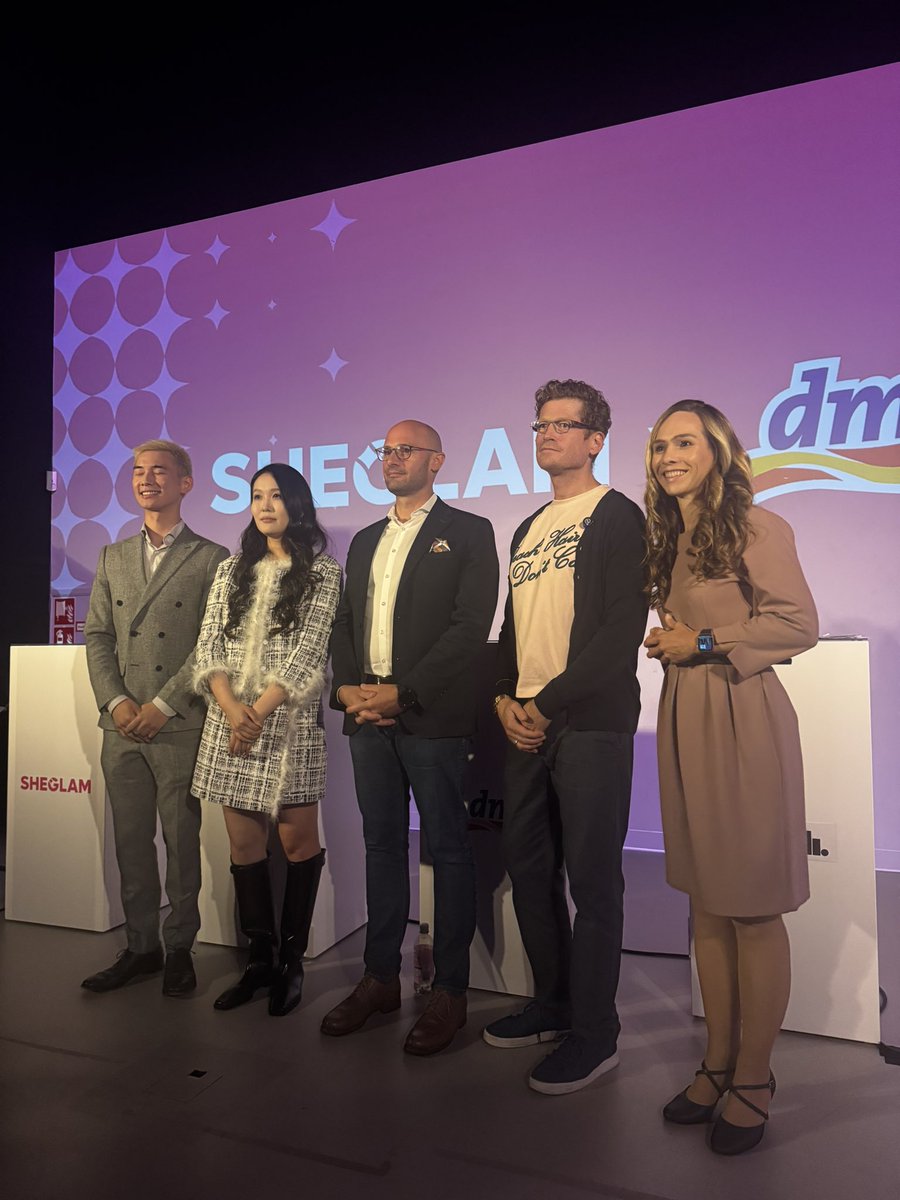 ✨ Gestern durfte ich die Pressekonferenz von SHEGLAM &amp; dm im beeindruckenden Port des Lumières in der Hamburger Hafencity 🎤 moderieren 🎤 – und was für ein Tag das war! 💫
#moderatorin #moderation #hamburg