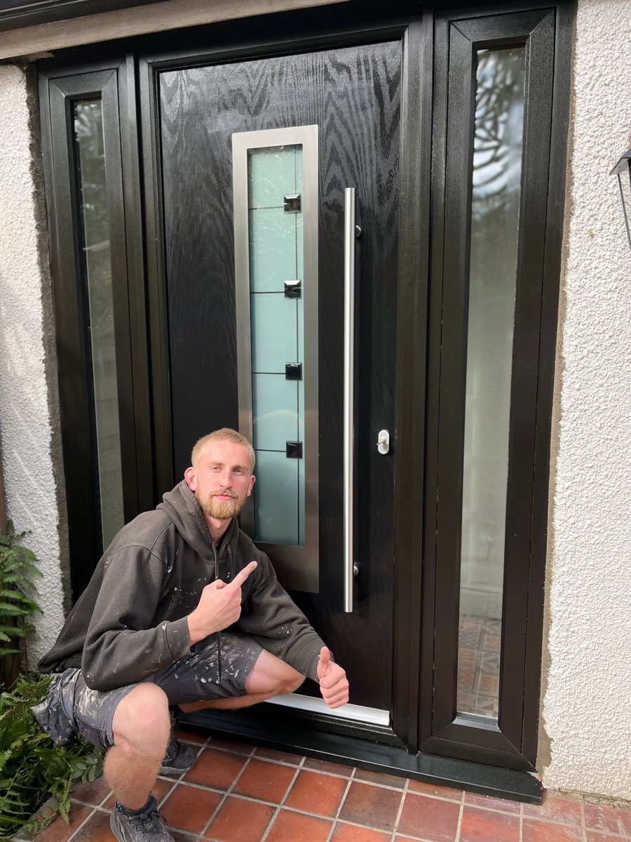 mcrwindows's tweet image. Swipe for a surprise… 👀✨

Our team puts their all into every install, and as you can see, they are proud of the results! 

Thinking about a refresh? Free quote →

 manchesterwindowsltd.co.uk

#ManchesterWindows