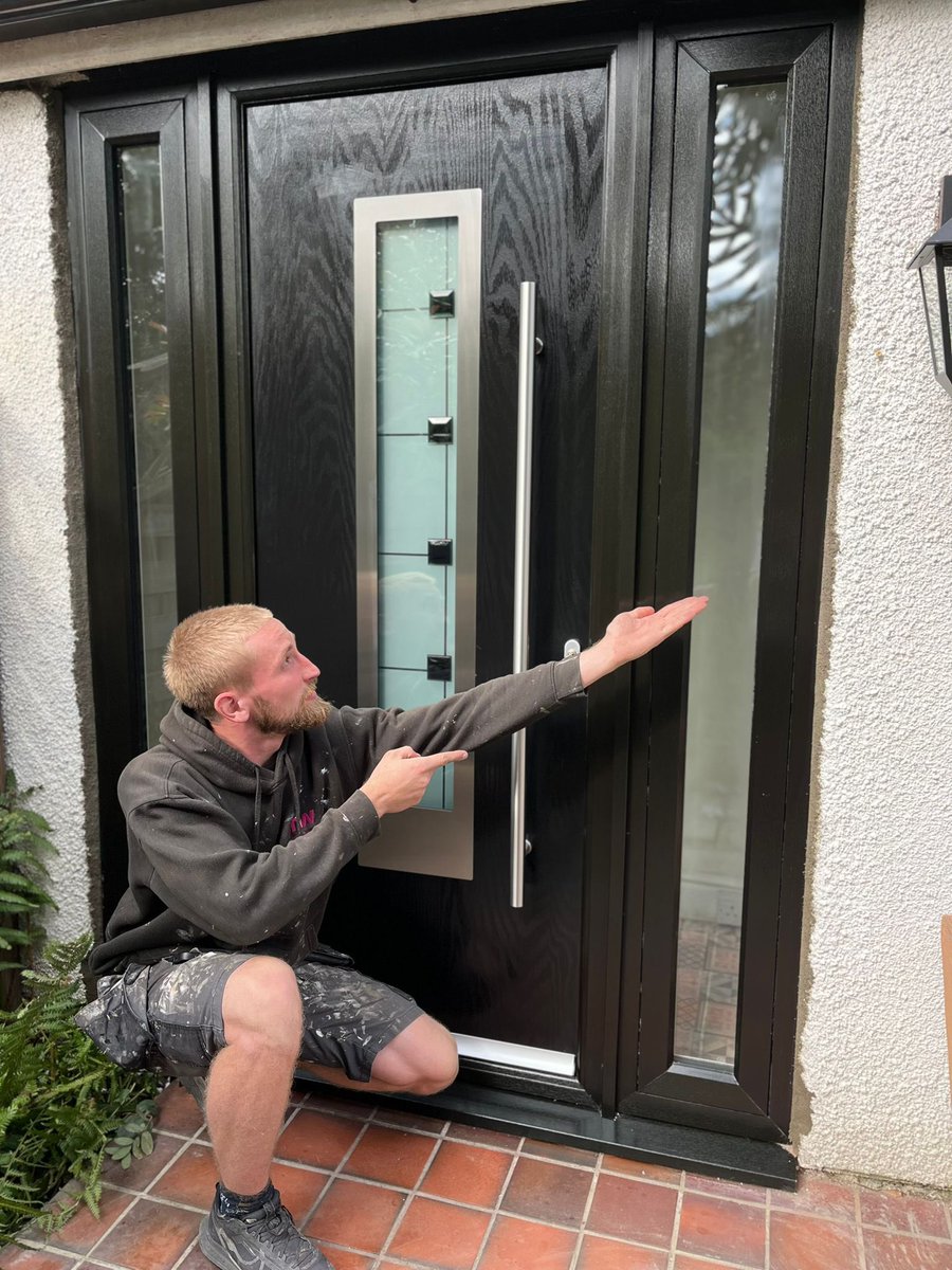 mcrwindows's tweet image. Swipe for a surprise… 👀✨

Our team puts their all into every install, and as you can see, they are proud of the results! 

Thinking about a refresh? Free quote →

 manchesterwindowsltd.co.uk

#ManchesterWindows