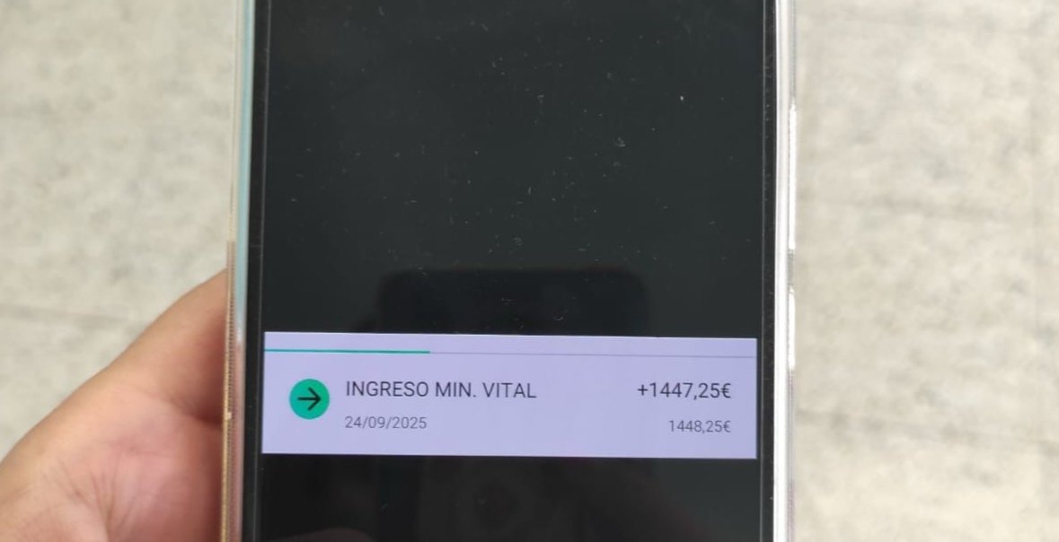 Vergonya! Jo treballant més de 8 hores al dia per poder fer front als pagaments de lloguer ,gastos  i no arribar i aquestes famílies cobrant aquests imports cada mes sense treballar i a més publicant ho  als estats dels WhatsApp orgullosos.