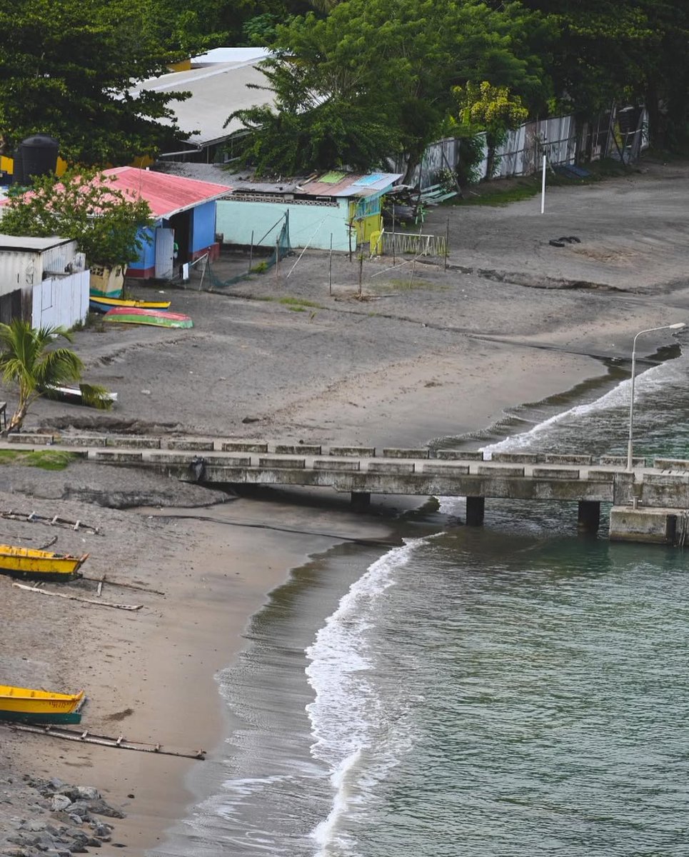 Slow Down in Anse La Raye ✨🌊

Tucked between lush hills &amp; the sea, this sleepy fishing village is where time slows and island life shines.

Fresh Creole bread, friendly faces &amp; quiet beaches—Anse La Raye is simple, beautiful, unforgettable. 💙

📸: <a href="/MichalHertlik/">Michal Hertlík</a>
