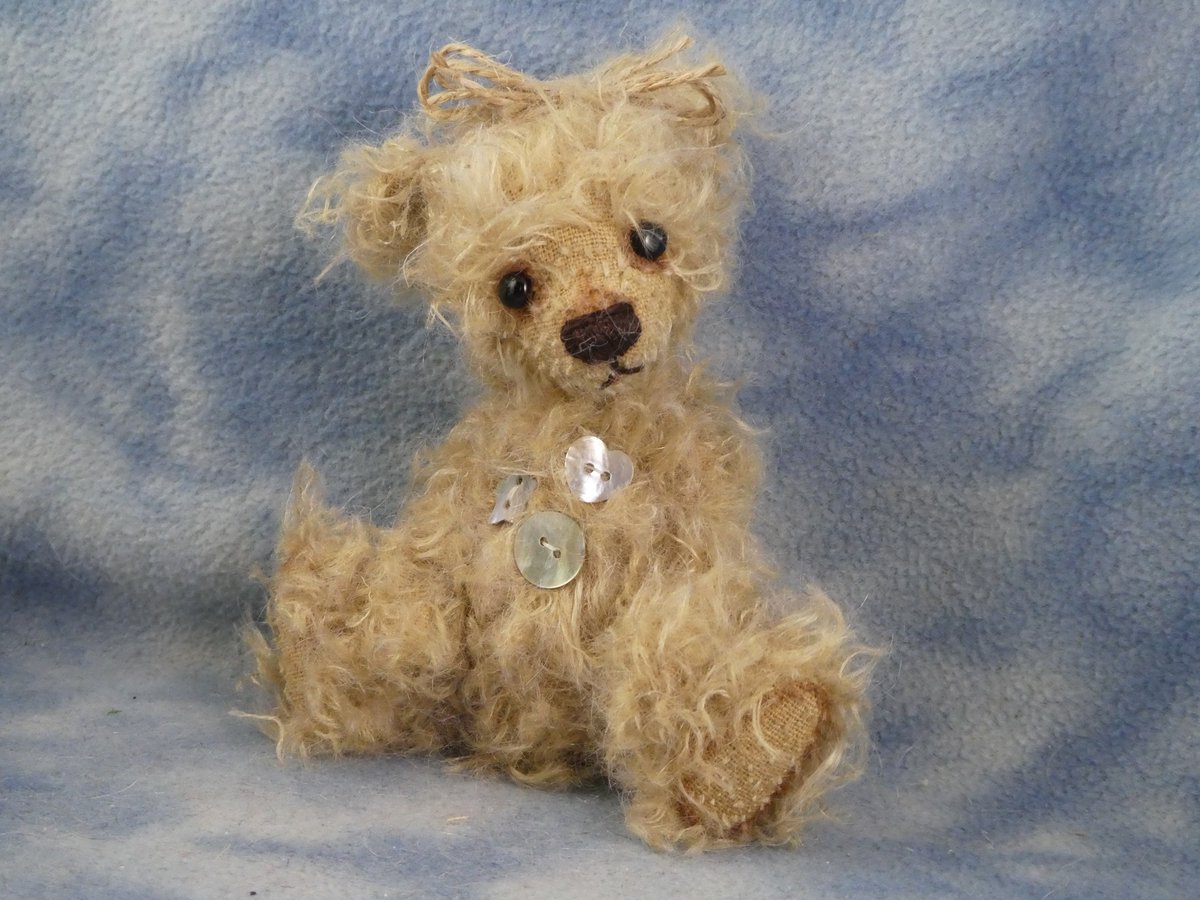 I'm running a Sale of #BramberBears this week before taking a short break ! Please take a look and share 🙏 15% off everything! Code Autumn25 bramberbears.etsy.com/?coupon=AUTUMN…