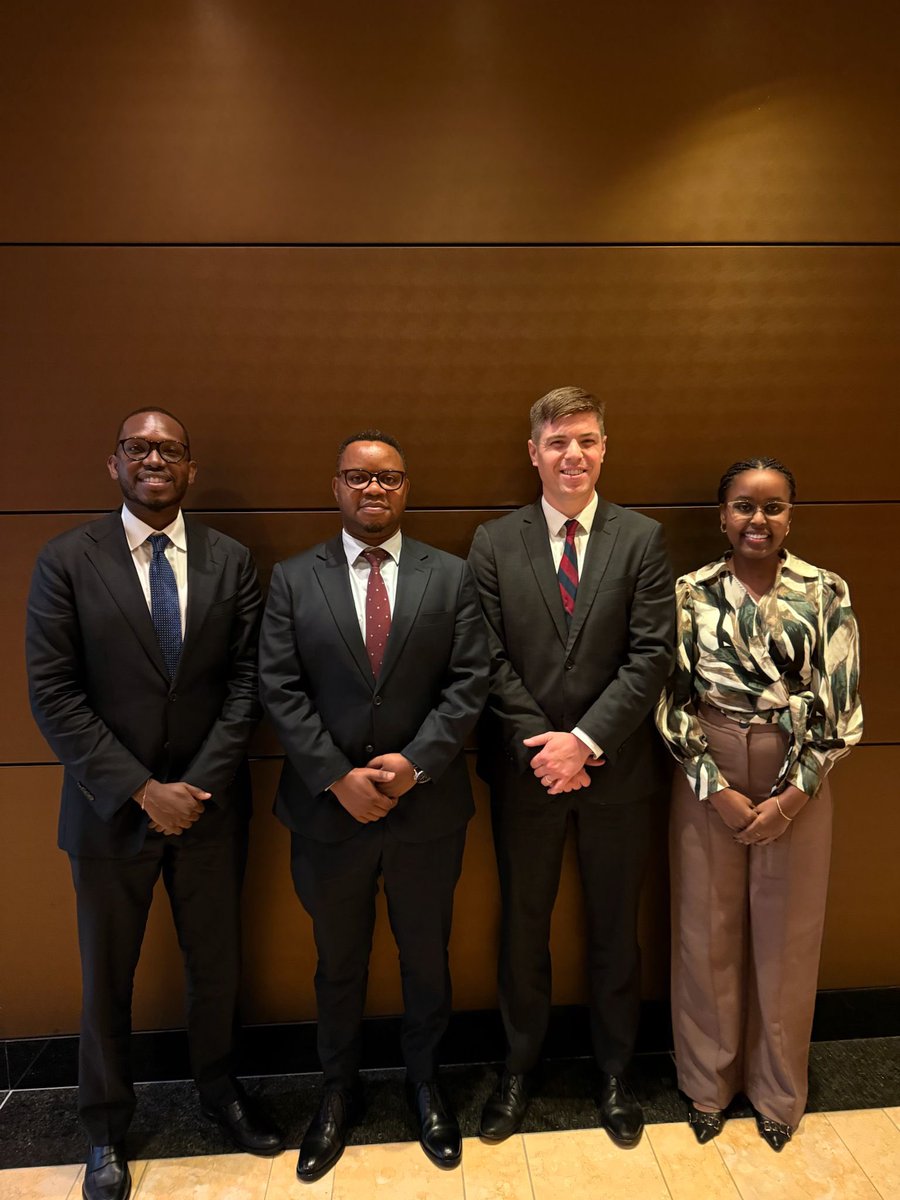 RwandaICT's tweet image. Hon. @yves_Iradukunda met with @SpaceX leadership to review the rollout of #Starlink in Rwanda, now serving about 5,000 users. Both sides confirmed agreement on spectrum with @RURA_RWANDA and @RwandaSpace that will enable installation of the first Starlink gateway in Rwanda…