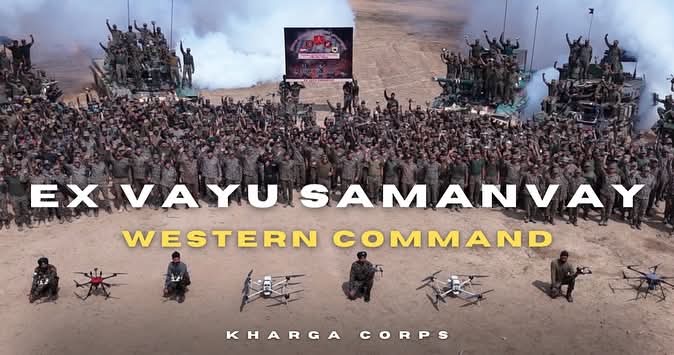 DefenceNewsOfIN's tweet image. 2/2

synergy &amp;amp; future-battlefield readiness.

Lt Gen #ManojKumarKatiyar, PVSM, UYSM, AVSM, Western #ArmyCommander lauded the efforts in fabrication and expertise gained in drone handling by troops and re-emphasised the role of drones in future warfare.