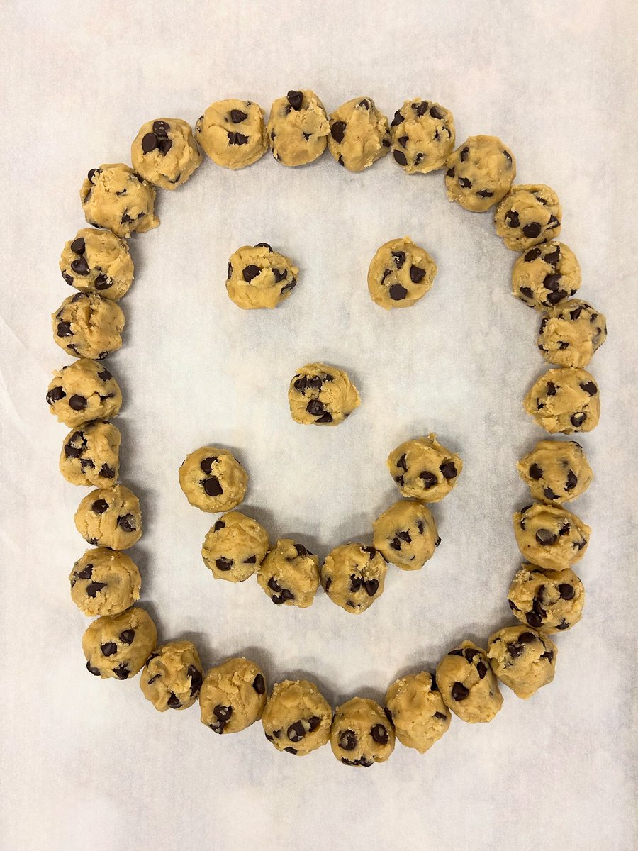 kheascookies's tweet photo. Current vibe for today. 🍪😊

What’s your’s right now?😌

Happy it up with a -
😋👉Khea’s Cookie! 

Or, a hug from a friend…🥰

Or, BOTH!🤩🙌

🫶 YOU!!😘

#enjoy #gourmet #oneofakind #allnatural #cookies #chocolate #chips https://t.co/6cAxM6Jbmm