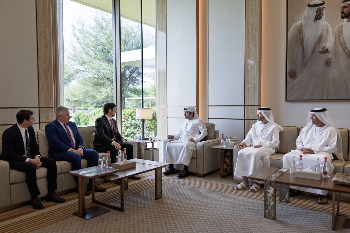 MaktoumMohammed's tweet photo. Today, I met with Vlad Tenev, CEO and President of Robinhood Markets Inc, a global financial services company.
We discussed opportunities for collaboration and ways to strengthen our strategic partnerships, as part of Dubai’s efforts to cement its position among the world’s top 4 financial hubs by 2033.

The UAE continues to enhance its investment ecosystem as a leading global hub for financial services. Dubai has become a preferred destination for global innovation and FinTech companies. Our ambition is to remain at the forefront of the world’s leading financial centres.