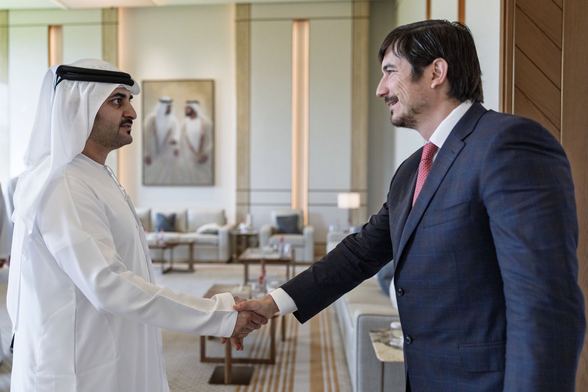 MaktoumMohammed's tweet photo. Today, I met with Vlad Tenev, CEO and President of Robinhood Markets Inc, a global financial services company.
We discussed opportunities for collaboration and ways to strengthen our strategic partnerships, as part of Dubai’s efforts to cement its position among the world’s top 4 financial hubs by 2033.

The UAE continues to enhance its investment ecosystem as a leading global hub for financial services. Dubai has become a preferred destination for global innovation and FinTech companies. Our ambition is to remain at the forefront of the world’s leading financial centres.
