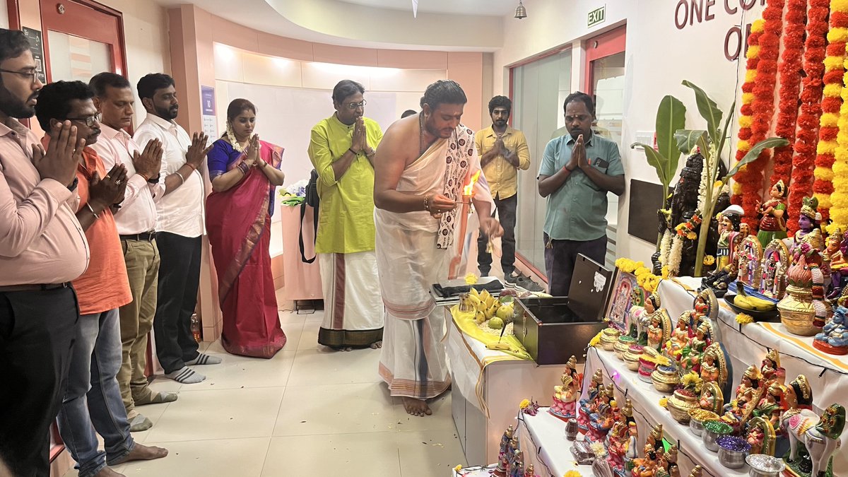 SecureKloudTech's tweet image. ✨ Celebrating Ayudha Puja at SecureKloud HQ ✨
A day of prayers, positivity &amp;amp; togetherness 🌸🙏 While we build the future with tech, we stay rooted in culture &amp;amp; values. 🌺 A perfect blend of tradition, teamwork &amp;amp; transformation! 💡
#AyudhaPuja #LifeAtSecureKloud #FestiveSpirit