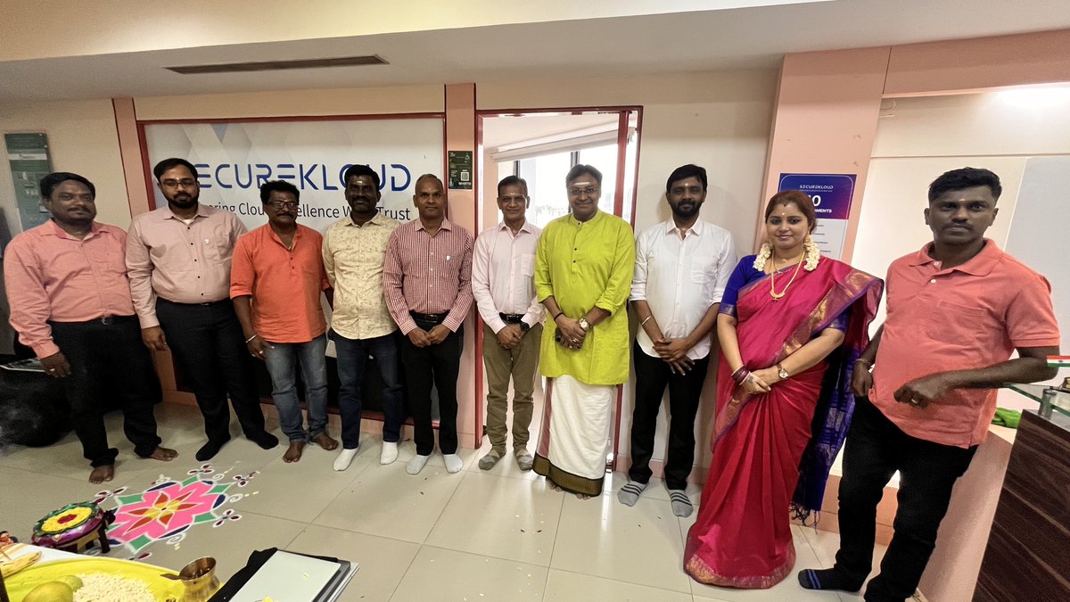 SecureKloudTech's tweet image. ✨ Celebrating Ayudha Puja at SecureKloud HQ ✨
A day of prayers, positivity &amp;amp; togetherness 🌸🙏 While we build the future with tech, we stay rooted in culture &amp;amp; values. 🌺 A perfect blend of tradition, teamwork &amp;amp; transformation! 💡
#AyudhaPuja #LifeAtSecureKloud #FestiveSpirit