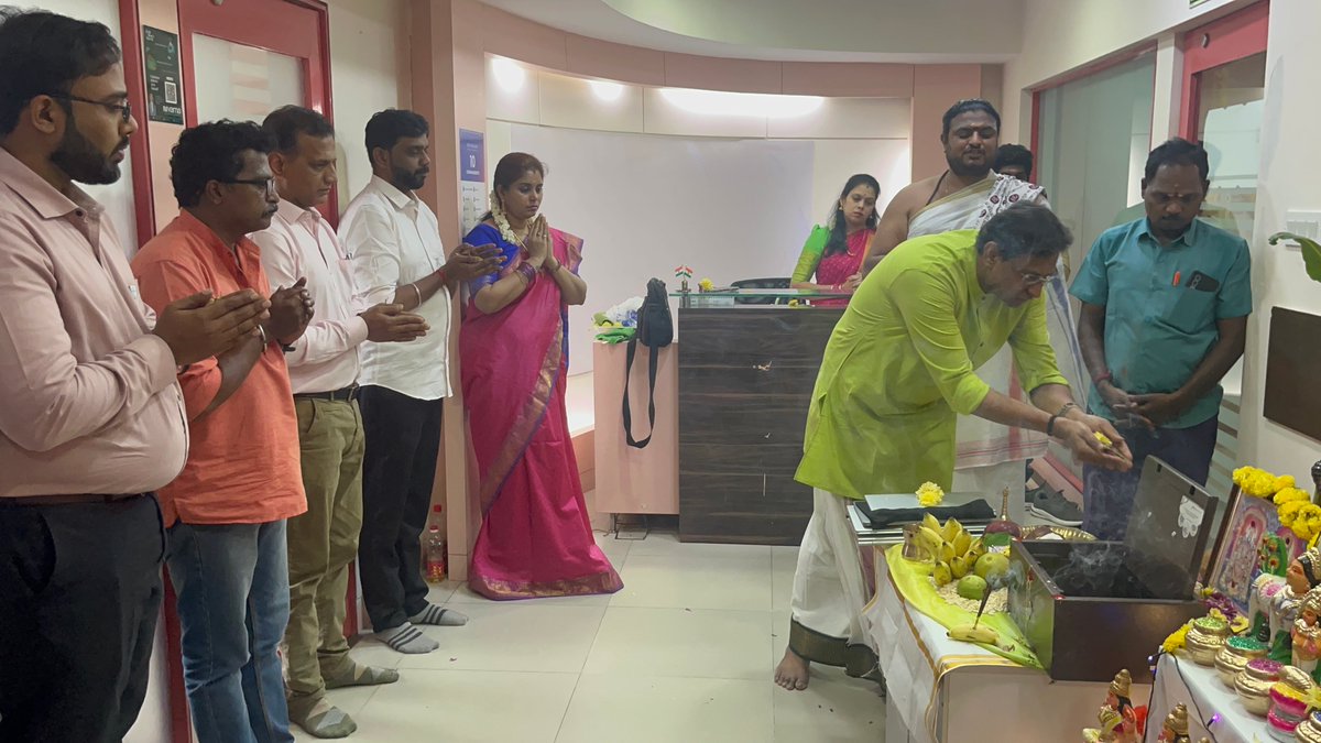 SecureKloudTech's tweet image. ✨ Celebrating Ayudha Puja at SecureKloud HQ ✨
A day of prayers, positivity &amp;amp; togetherness 🌸🙏 While we build the future with tech, we stay rooted in culture &amp;amp; values. 🌺 A perfect blend of tradition, teamwork &amp;amp; transformation! 💡
#AyudhaPuja #LifeAtSecureKloud #FestiveSpirit