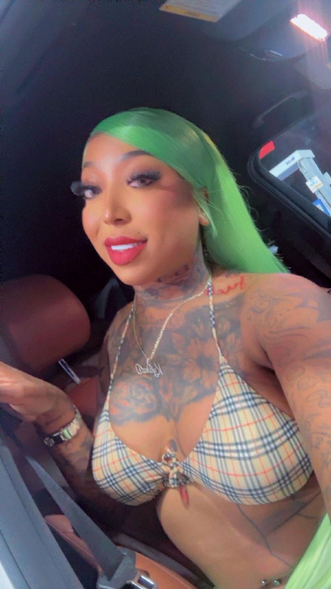 tskyaradior1's tweet photo. #transgender #Dior https://t.co/3eAM3HLUg3