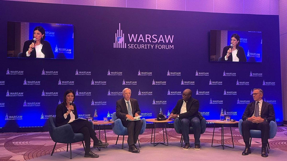 ECFR Africa (@ecfrafrica) on Twitter photo Yesterday we discussed #Africa's role in the global competition for #CRMs at the #WSF2025. With <a href="/kfayemi/">Kayode Fayemi</a>, <a href="/JoaoCravinho/">João Cravinho</a>, and James Kenny, we examined steps towards more strategic collaboration between European and African stakeholders.
🎥 Watch here: buff.ly/7INfNKf Yesterday we discussed #Africa's role in the global competition for #CRMs at the #WSF2025. With <a href="/kfayemi/">Kayode Fayemi</a>, <a href="/JoaoCravinho/">João Cravinho</a>, and James Kenny, we examined steps towards more strategic collaboration between European and African stakeholders.
🎥 Watch here: buff.ly/7INfNKf
