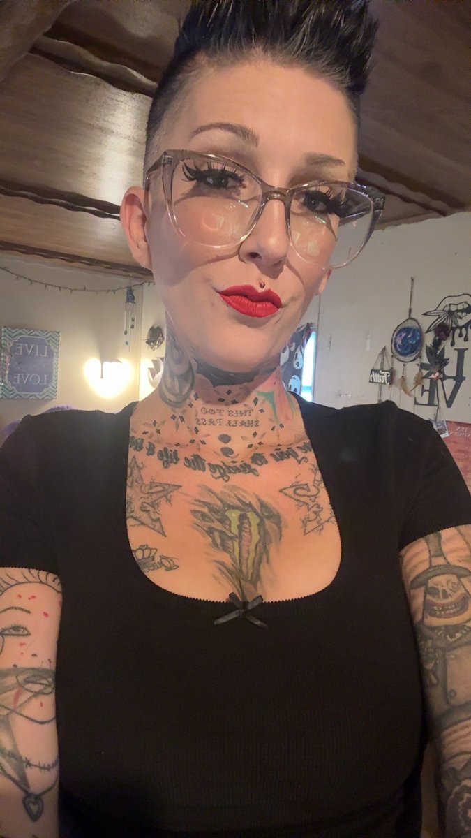 kayleebadddd's tweet photo. Hello guys!!!! https://t.co/lp3fNpSH9t