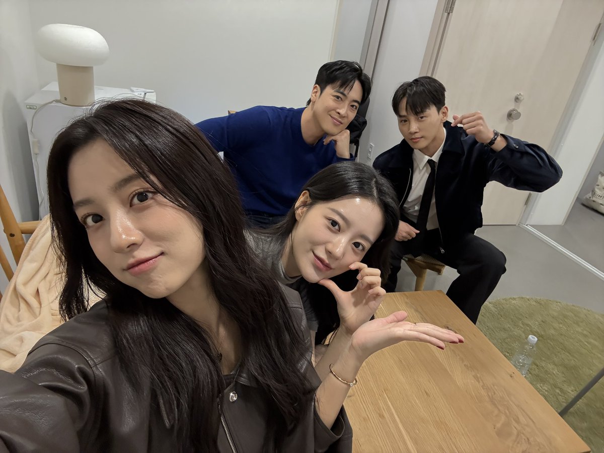 minah320's tweet photo. https://t.co/aVS23HkKNL
이따 7시에 ‘막장악녀’ 같이봐용❤️‍🔥 https://t.co/yExdsaw0AF