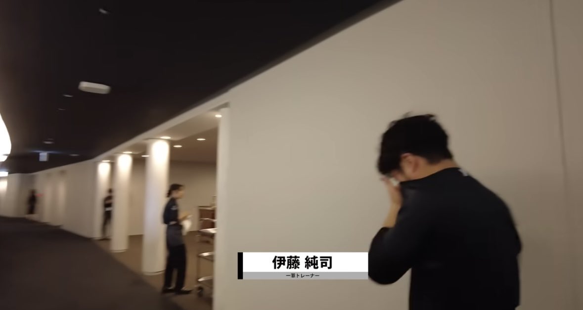 ボロボロの中、満身創痍の美馬の投球見ると
伊藤トレーナーの涙の理由がよくわかる。

美馬も諦めず復帰目指してたけど
トレーナーも諦めず、回復に向かうように全力で支えてだんだなって。

でも誰よりも伊藤トレーナーに感謝してるのは
きっと美馬学だと思います。