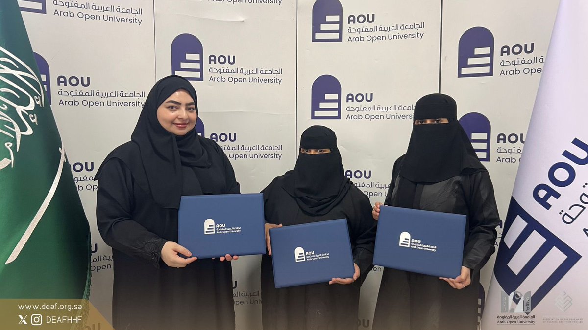 أقامت جمعية الصم وضعاف السمع وذويهم بالتعاون مع #الجامعة_العربية_المفتوحة ورشة عمل بعنوان “ثقافة الصم وضعاف السمع”، بمشاركة طلبة الجامعة والمهتمين.
هدفت الورشة إلى نشر الوعي بلغة الإشارة وتعزيز ثقافة دمج الصم وضعاف السمع في المجتمع، وسط تفاعل كبير من الحضور✨✨