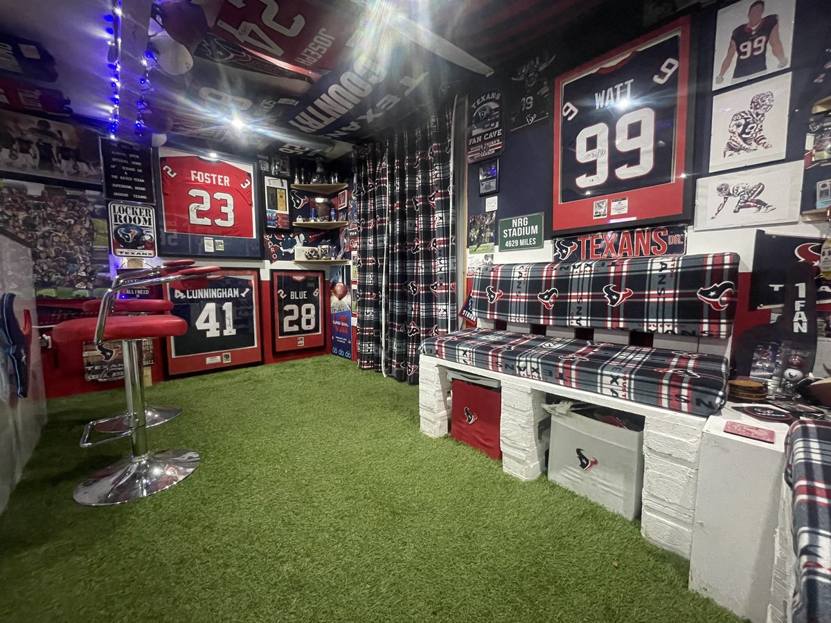 The_1_Hendo's tweet photo. @ConorOrr hey Dude Scottish not Irish and yeah my neighbours. Probably do think I’m mentally ill haha. Here’s an inside look for ya https://t.co/uePVWEL7Hf