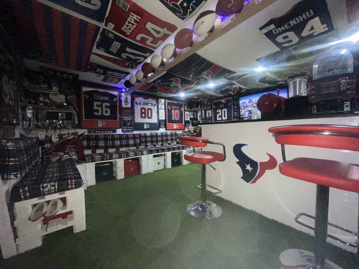 The_1_Hendo's tweet photo. @ConorOrr hey Dude Scottish not Irish and yeah my neighbours. Probably do think I’m mentally ill haha. Here’s an inside look for ya https://t.co/uePVWEL7Hf