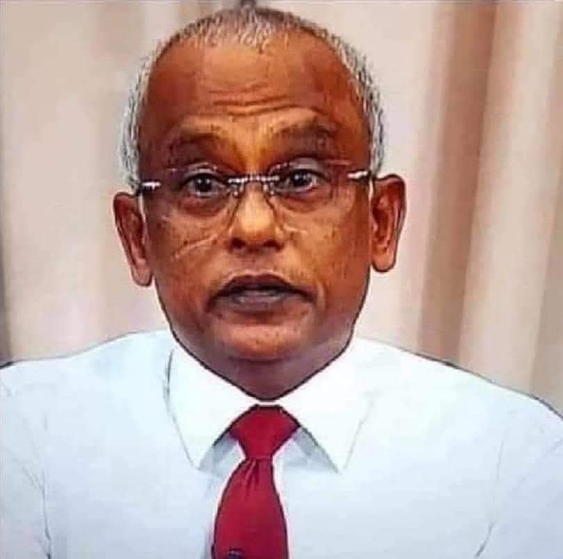 barrdyy's tweet photo. ޕާޓީ ކުދިންނާއި، މިނިސްޓަރުންނާއި، ކުންފުނިތަކުގެ ވެރިން ދައުލަތް ލޫޓުވާލިއިރު ޤައުމުގެ ވަލިއްޔުލްއަމުރު ކަމުގެ ދައުރު ނިންމާލީ ރިއެކްޓުވެސްކޮށްނުލައެވެ.
ވެރިކަން ގެއްލިވަޑައިން 2 އަހަރުފަހުން އަދިކިރިޔާ ރިއެކްޓުކުރެވި އެލޫޓުވުންތައް ބުނެދޭން އޮކްޓޯބަރ 3ގައި ޗޯރު ނިކުންނަނީއެވެ. https://t.co/43X6b28A8Q