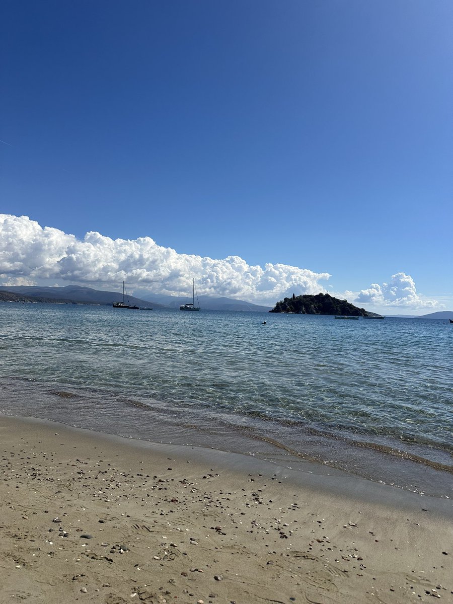 menexiadi's tweet photo. Και όμως είμαι ακόμα εδώ💞🤣!!!
Καλησπέρα μας!!!
#summer
#octomber https://t.co/McELT6mUll