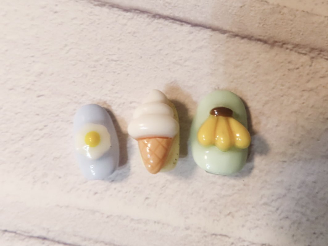 100均で手に入れたネイルパーツとは思えないくらいかわいい