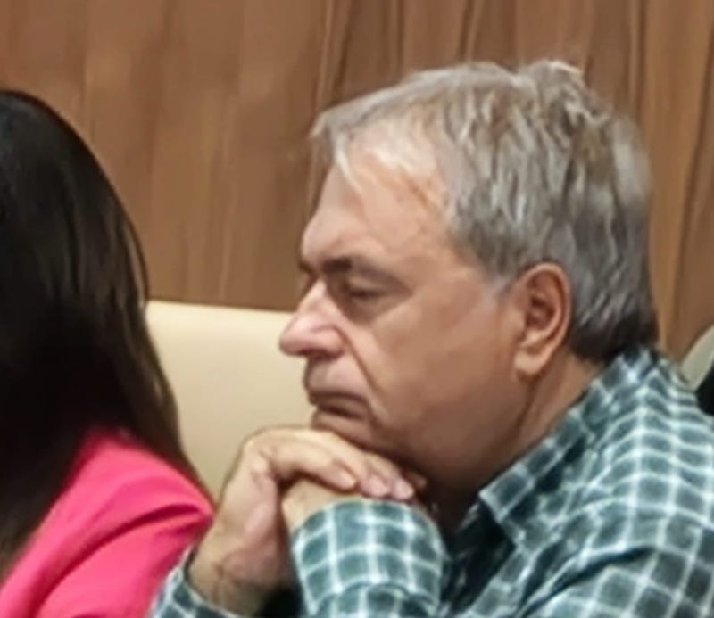 #Leganés Enrique Martín Esteban, concejal de Más Madrid Leganés en el Ayuntamiento de la localidad, viene haciendo gala de un tiempo a esta parte de una inverosímil incoherencia política y personal que luce en sus intervenciones plenarias n9.cl/gvxe2