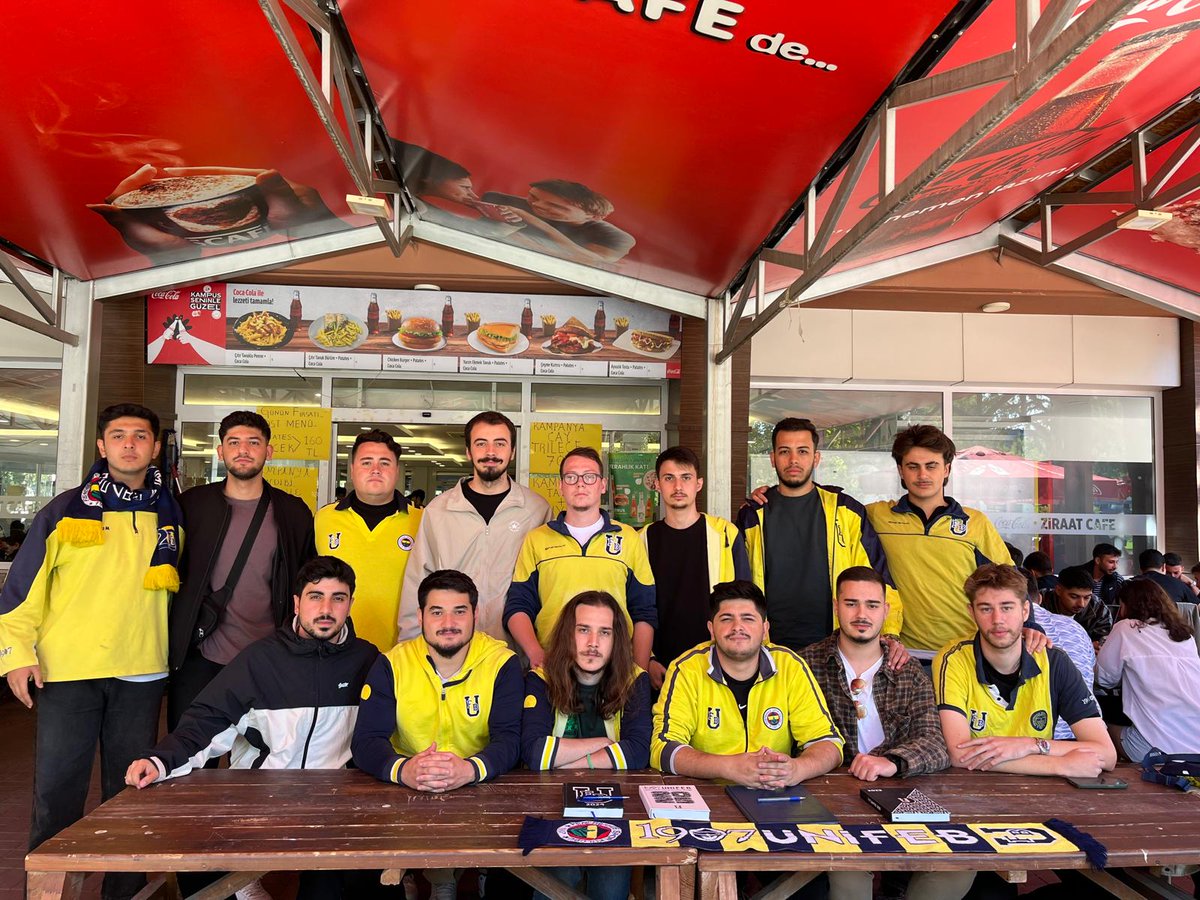 1907 ÜNİFEB Ege Üniversitesi örgütlenmesi olarak bahar dönemi stant çalışmalarımızı Ziraat Cafe'de sürdürmekteyiz. Tüm Fenerbahçeli arkadaşlarımızı bekliyoruz. #HaydiSenDeGelKatilBize