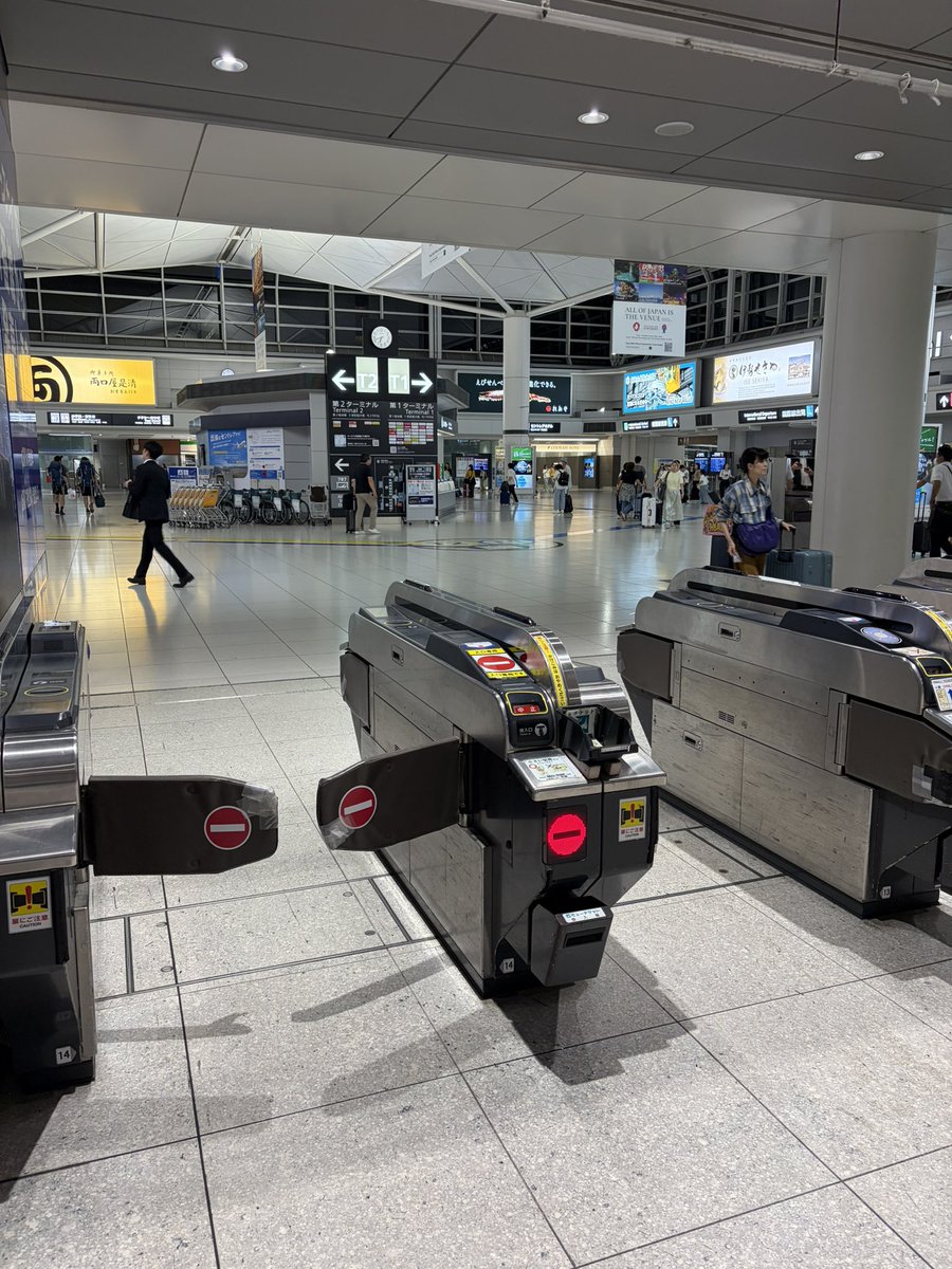 Robo_pkp's tweet image. 寝過ごしてとんでもないとこに来ちゃった...

海外行きたいんや😞