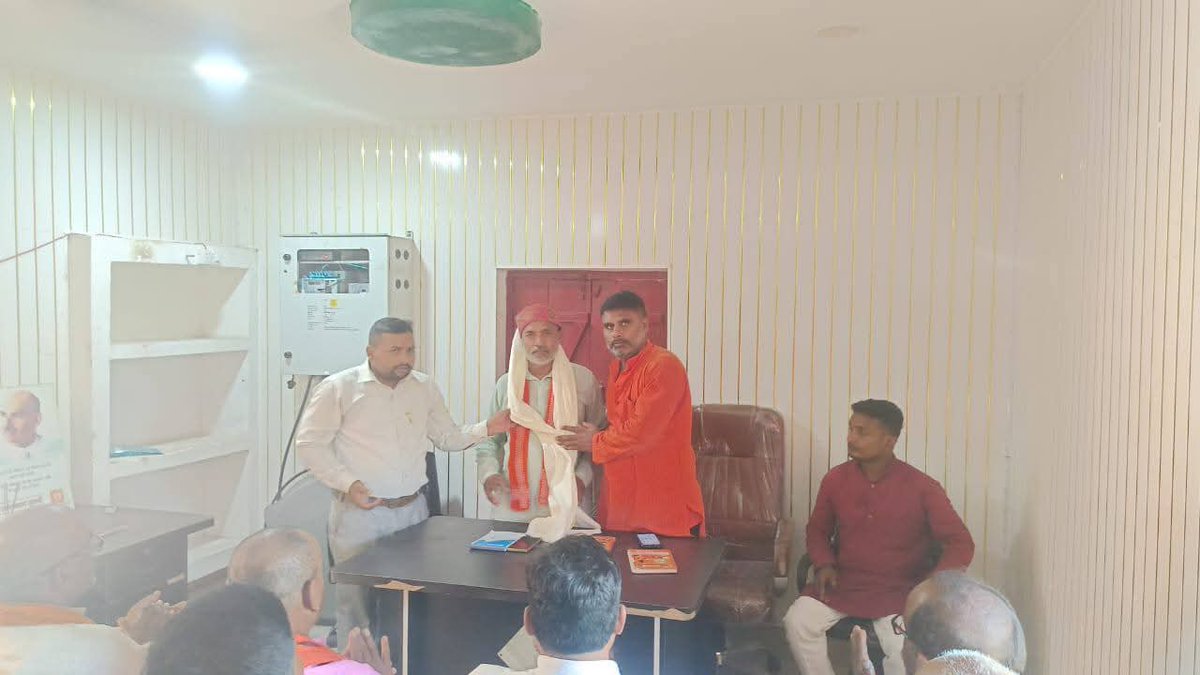 Krishna Mohan Yadav (@krishnamohanup) on Twitter photo आज आत्मनिर्भर भारत संकल्प अभियान के अंतर्गत अमवांदीगर मण्डल की कार्यकारी बैठक में सम्मिलित हुआ। इस बैठक में मुख्य अतिथि आदरणीय श्री रामसागर कुशवाहा जी व मण्डल अध्यक्ष आदरणीय श्री पप्पू सिंह जी सहित मण्डल के सम्मानित पदाधिकारी तथा कार्यकर्ता उपस्थित रहे। आज आत्मनिर्भर भारत संकल्प अभियान के अंतर्गत अमवांदीगर मण्डल की कार्यकारी बैठक में सम्मिलित हुआ। इस बैठक में मुख्य अतिथि आदरणीय श्री रामसागर कुशवाहा जी व मण्डल अध्यक्ष आदरणीय श्री पप्पू सिंह जी सहित मण्डल के सम्मानित पदाधिकारी तथा कार्यकर्ता उपस्थित रहे।