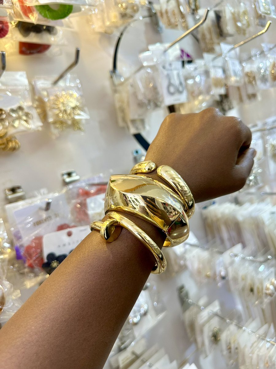 Chunky stylish bangles in stock at only 25k each📌
call/WhatsApp: 0781527652
Kooki tower level 7 shop 706C
