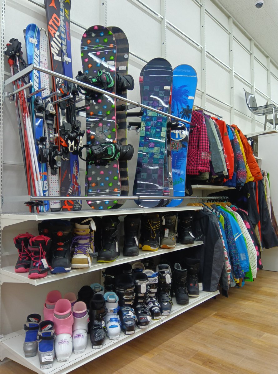 セカスト 福井やしろ店はオープンから間もない今が見どころ👍 秋の装い