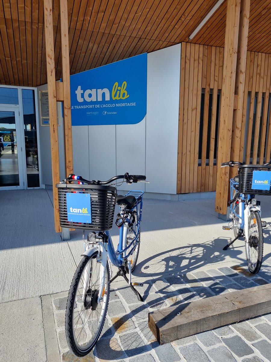 NiortAgglo's tweet image. #Niort Le centre d&apos;exploitation des mobilités du Niortais inauguré ce matin répond aux enjeux de décarbonation des transports et au développement des vélos électriques @Reseautanlib porté par #NiortAgglo Une réalisation exemplaire soutenue par @Prefet79 @NvelleAquitaine #Transdev