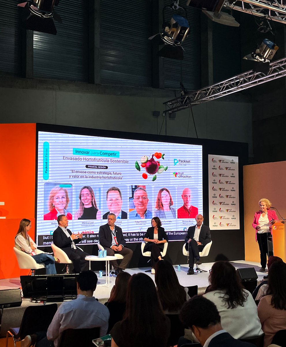 Packnet_'s tweet image. 👤 Arrancamos nuestra mesa redonda en @FruitAttraction 2025: "Innovar para Competir: Envasado Hortofrutícola Sostenible"

Belén García, Directora de Packnet, da la bienvenida a todos los ponentes y asistentes para dar inicio a esta jornada.

#PacknetParticipa