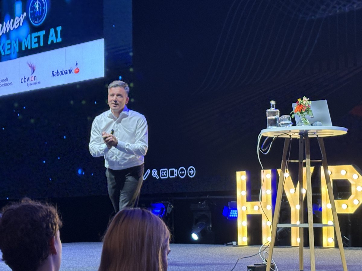 Jarno Duursma neemt bezoekers op #HypoVak mee in de wereld van kunstmatige intelligentie (AI).