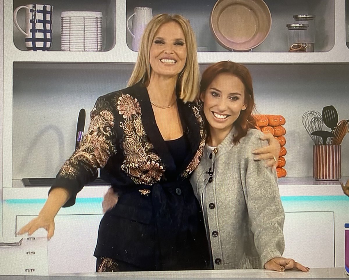 experienciasoc's tweet photo. @catarinabb24 que maravilha! 

Nota-se o brilho, a paixão pela Televisão e o carisma natural.

É inspirador ver 💫

Muitos parabéns ❤️

#sstvi #bbtvi #cale #teammiranda #2as10 https://t.co/hkHMHGkxOn