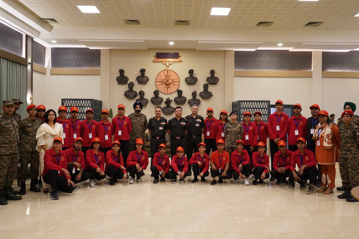 westerncomd_IA's tweet photo. #IndianArmyNationBuilding
#IgnitingMinds
#InServiceOfTheNation
25 students of Gujjar & Bakarwal Community of Kathua District under #OpSadbhavana on a #NationalIntegrationTour visited #Chandigarh. During the visit to HQ Western Command, Lt Gen Mohit Wadhwa, SM #ChiefOfStaff #WesternCommand interacted with students. He encouraged them to aspire to work hard in life and wished them a happy and bright future. The children were also shown motivational movies on Op Sindoor and 60 Years of 1965 War and were introduced to the Army way of life and places of historical interest in the station.
@adgpi
@prodefencechan1