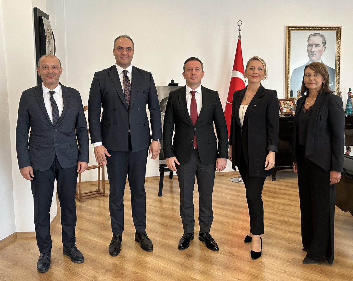 Karşıyaka Sınav Koleji Kurucusu İlker Sümer, Kurumsal Halkla İlişkiler Müdürü İlknur Öztürk, Ortaokul Müdürü Aytürk Turgut ve Lise Müdürü Çağla Adak, Kaymakamımız Sayın Fatih Görmüş’ü ziyaret etmişlerdir. 

Nazik ziyaretleri için kendilerine teşekkür ederiz.