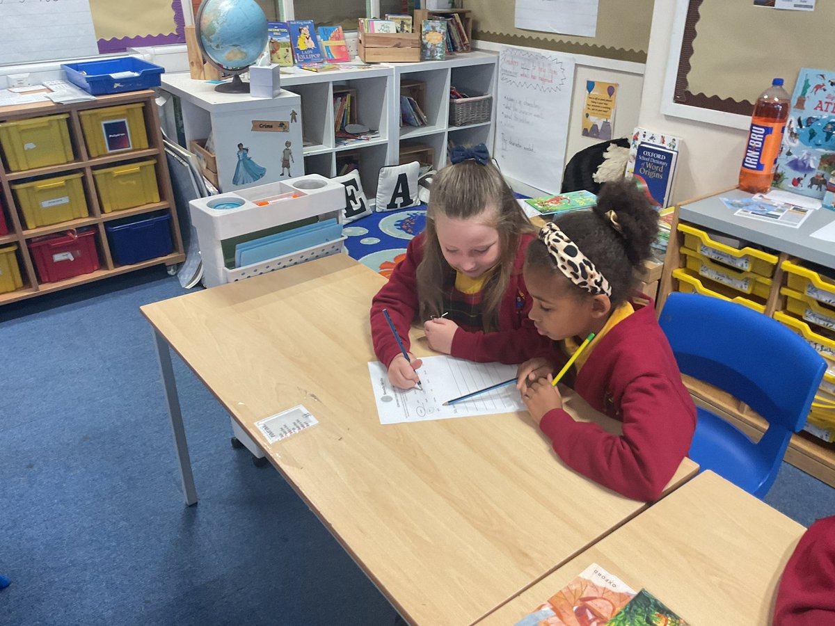 StJamesYear3's tweet photo. More fantastic phonics in year 3. We’ve been revising the //ee// sound and working together to read words and write words including this sound. @StJamesChorley #SoundsWrite #Phonics #KS2 #Spelling https://t.co/tHCRUlL1xP