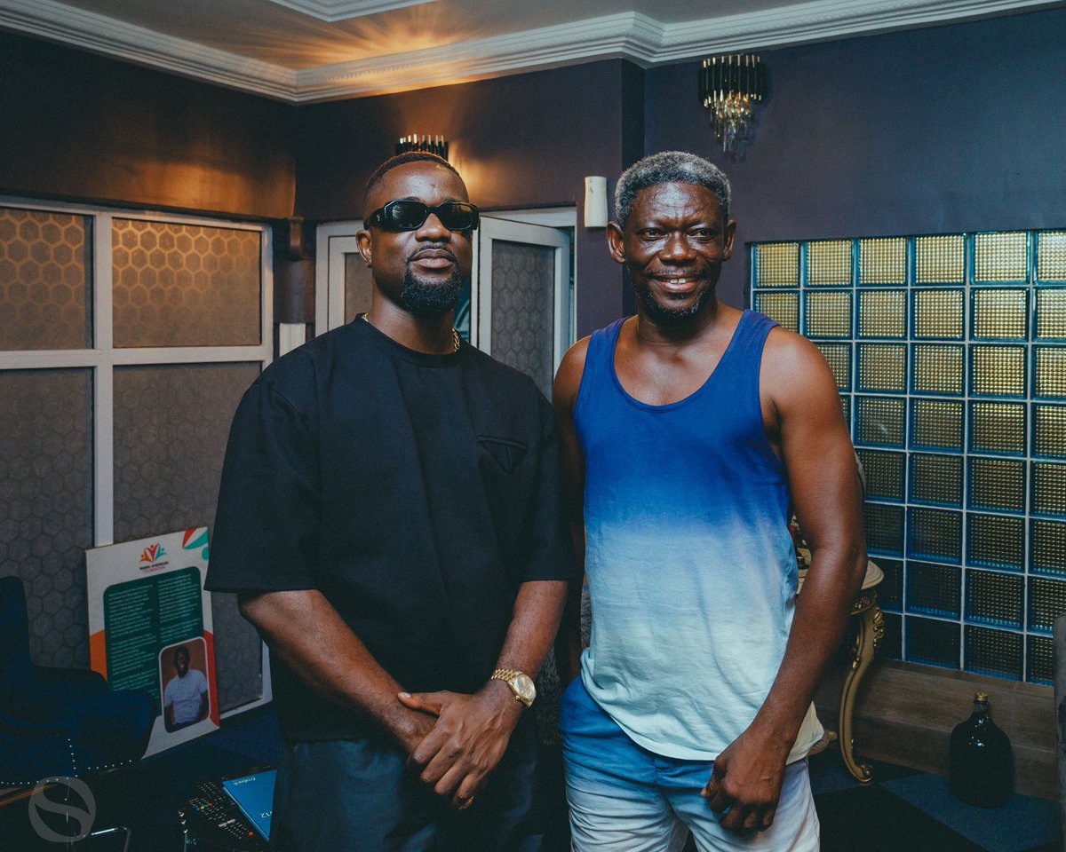 _kwasimario's tweet photo. @sarkodie sarkodie Ahobrase3 de3 Aswear❤️👑 When you meet him, you'll understand what I'm talking about 🙏 @real_agya_koo https://t.co/CClr9HyoZD