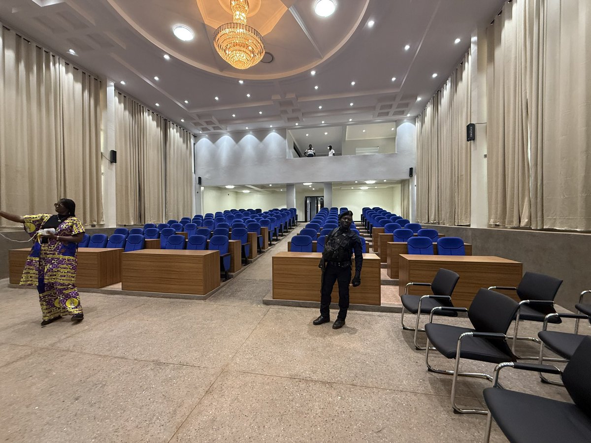 aramaema's tweet photo. Haut-Uele: le nouveau siège de l’Assemblée Provinciale remis au Députés. https://t.co/WcRXpmc5rZ