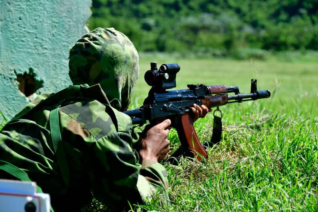 ¡SÍ, NOS PREPARAMOS Y SEGUIREMOS PREPARÁNDONOS! 💪🇨🇺

#FARCuba en constante preparación para defender la soberanía y la integridad de la Patria socialista.

Lo más reciente, la Competencia Integral Nacional de Tropas Especiales que se desarrolla en estos momentos.

 #Cuba