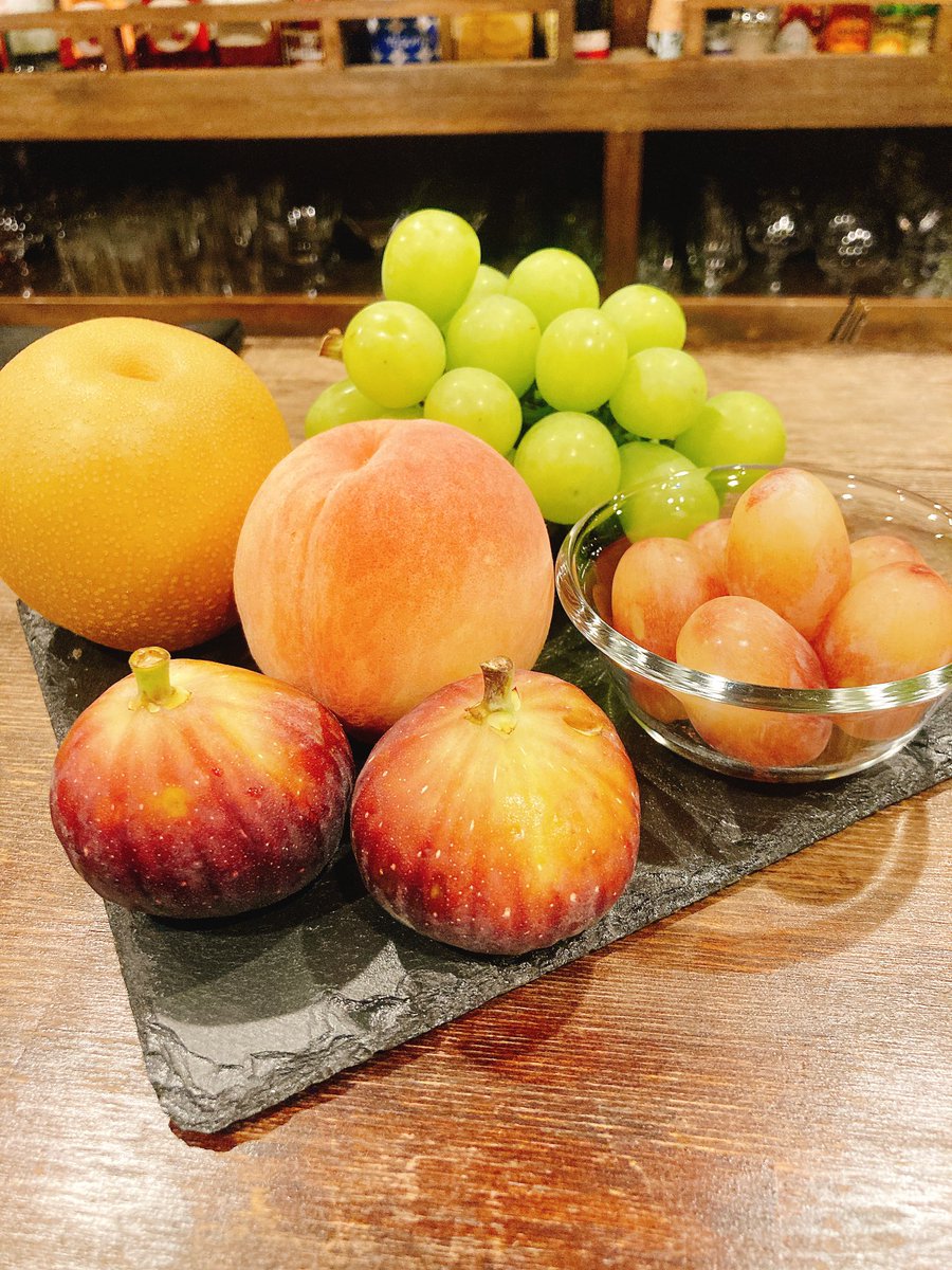 baraille2024's tweet photo. Today's Fresh Fruits
#金町オーセンティックバー
#バライル
#baraill
#フレッシュフルーツカクテル https://t.co/pMCx6uzTjW
