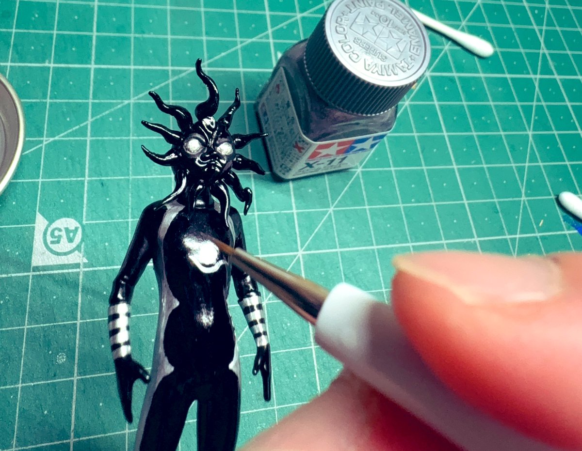 ブラックタローマンのつくりかた ・タローマンを1体用意します