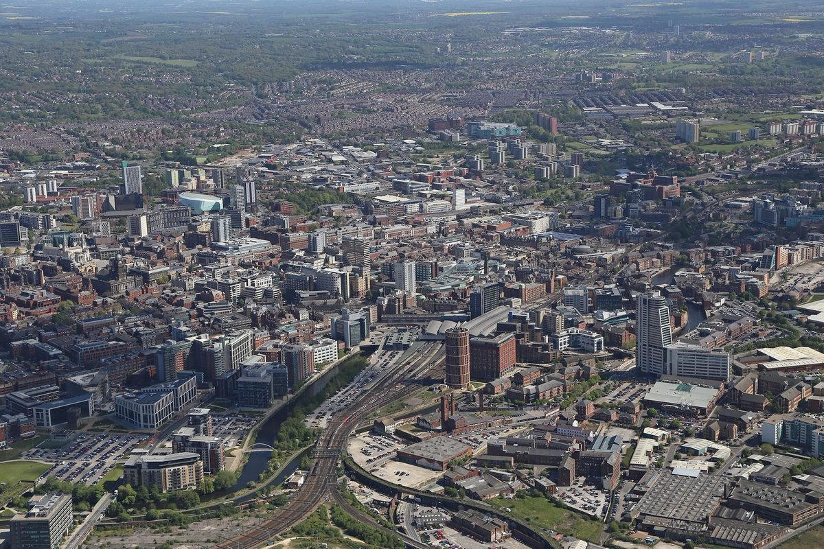 MigrationWatch's tweet image. Between June 2023 and June 2024, the population of the UK grew by 755,300 - roughly the size of Leeds.

98% of this growth was due to immigration.

Leeds is served by:

 - 7 hospitals
 - 362,780 homes
 - 219 primary schools

Between June 2023 and June 2024, the UK built:

 - 3…