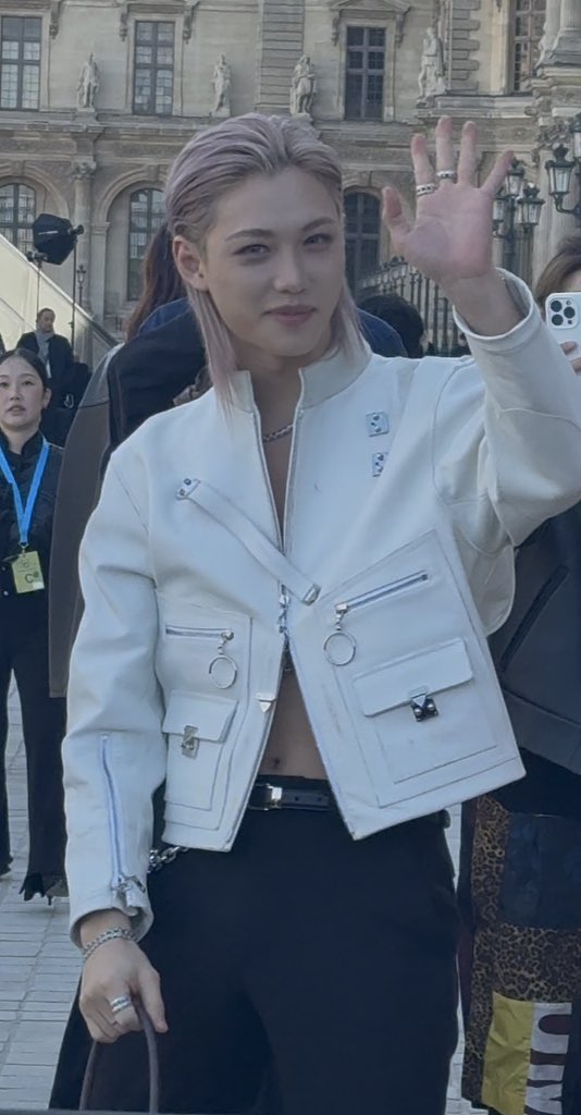 BbokRisma's tweet photo. WE’RE MOVING UP ON WORLDWIDE TRENDS (#11) KEEP THE HYPE GOING!!

-10 SKZ songs 
-10 animals 

Goal : 500 replies + 250 reposts 

FELIX PFW LOUIS VUITTON SS26
#FELIXxLVSS26 @LouisVuitton https://t.co/2lydyLoNCW