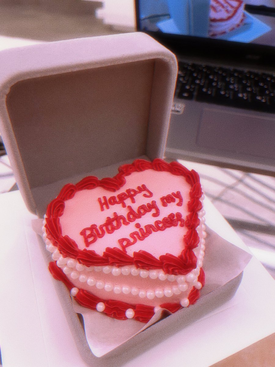 NebulaLilith's tweet photo. Birthday happiness 🥺💖 https://t.co/La8axz41cR